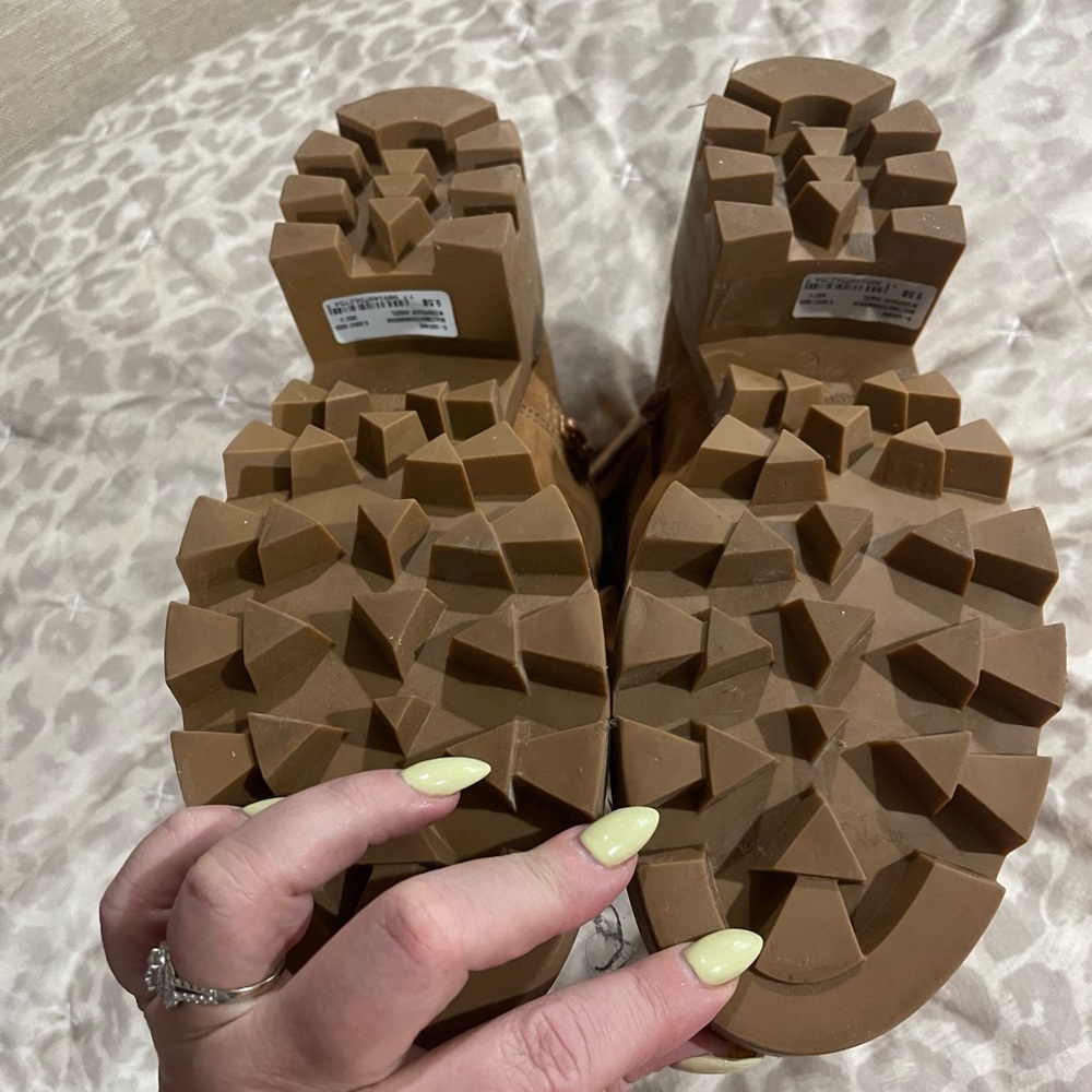 Schultz booties - Picture 4 of 5